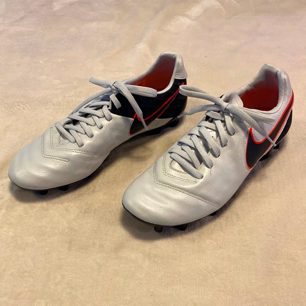 BNWOT NIKE TIEMPO Mystic V FG cleats M:7/EU:40